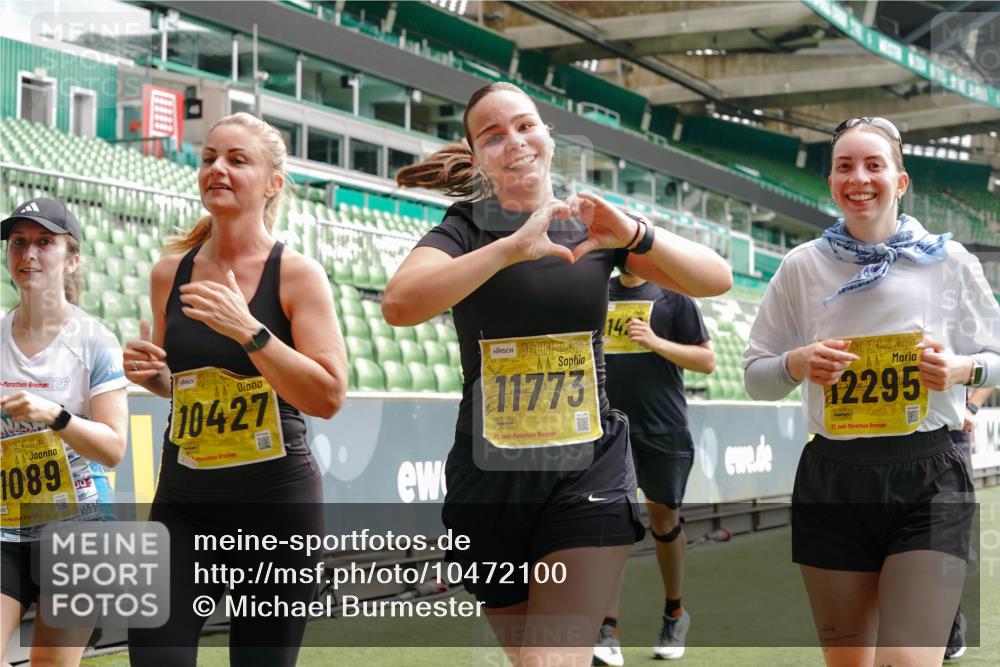 13.09.2026 - 21. swb-Marathon Bremen Michael Burmester http://msf.ph/oto/10472100 13.09.2026 10:37:15 Laufen im Stadion 10090, 10091, 10092, 10150, 10152, 10153, 10154, 10160, 10186, 10187, 10190, 10198, 10237, 10251, 10257, 10263, 10272, 10273, 10274, 10275, 10278, 10283, 10291, 10296, 10306, 10315, 10323, 10327, 10331, 10332, 10338, 10357, 10370, 10375, 10376, 10382, 10390, 10403, 10411, 10420, 10429, 10432, 10439, 10444, 10473, 10481, 10488, 10497, 10500, 10516, 10531, 10560, 10569, 10598, 10607, 10613, 10633, 10647, 10648, 10654, 10659, 10663, 10671, 10672, 10674 meine-sportfotos.de