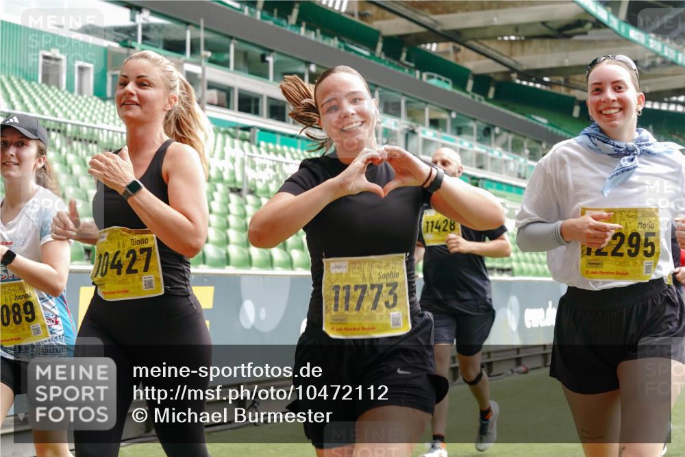 13.09.2026 - 21. swb-Marathon Bremen Michael Burmester http://msf.ph/oto/10472112 13.09.2026 10:37:15 Laufen im Stadion 10090, 10091, 10092, 10150, 10152, 10153, 10154, 10160, 10186, 10187, 10190, 10198, 10237, 10251, 10257, 10263, 10272, 10273, 10274, 10275, 10278, 10283, 10291, 10296, 10306, 10315, 10323, 10327, 10331, 10332, 10338, 10357, 10370, 10375, 10376, 10382, 10390, 10403, 10411, 10420, 10429, 10432, 10439, 10444, 10473, 10481, 10488, 10497, 10500, 10516, 10531, 10560, 10569, 10598, 10607, 10613, 10633, 10647, 10648, 10654, 10659, 10663, 10671, 10672, 10674 meine-sportfotos.de