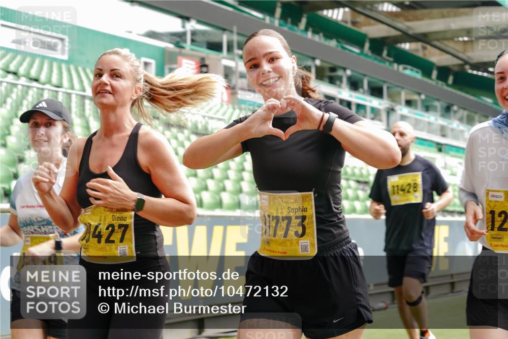 13.09.2026 - 21. swb-Marathon Bremen Michael Burmester http://msf.ph/oto/10472132 13.09.2026 10:37:15 Laufen im Stadion 10090, 10091, 10092, 10150, 10152, 10153, 10154, 10160, 10186, 10187, 10190, 10198, 10237, 10251, 10257, 10263, 10272, 10273, 10274, 10275, 10278, 10283, 10291, 10296, 10306, 10315, 10323, 10327, 10331, 10332, 10338, 10357, 10370, 10375, 10376, 10382, 10390, 10403, 10411, 10420, 10429, 10432, 10439, 10444, 10473, 10481, 10488, 10497, 10500, 10516, 10531, 10560, 10569, 10598, 10607, 10613, 10633, 10647, 10648, 10654, 10659, 10663, 10671, 10672, 10674 meine-sportfotos.de