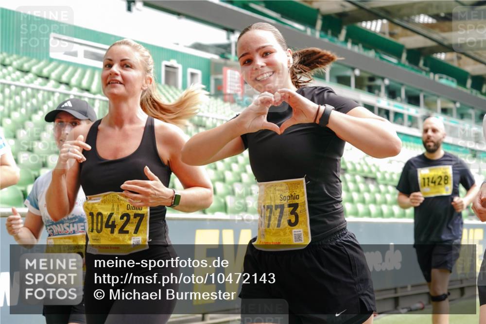 13.09.2026 - 21. swb-Marathon Bremen Michael Burmester http://msf.ph/oto/10472143 13.09.2026 10:37:15 Laufen im Stadion 10090, 10091, 10092, 10150, 10152, 10153, 10154, 10160, 10186, 10187, 10190, 10198, 10237, 10251, 10257, 10263, 10272, 10273, 10274, 10275, 10278, 10283, 10291, 10296, 10306, 10315, 10323, 10327, 10331, 10332, 10338, 10357, 10370, 10375, 10376, 10382, 10390, 10403, 10411, 10420, 10429, 10432, 10439, 10444, 10473, 10481, 10488, 10497, 10500, 10516, 10531, 10560, 10569, 10598, 10607, 10613, 10633, 10647, 10648, 10654, 10659, 10663, 10671, 10672, 10674 meine-sportfotos.de