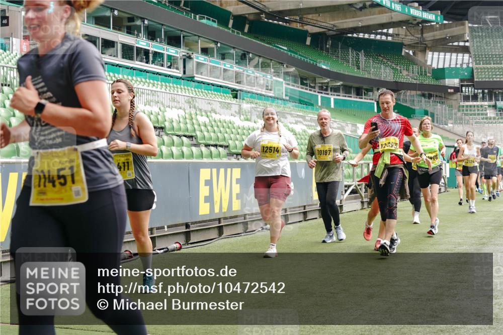 13.09.2026 - 21. swb-Marathon Bremen Michael Burmester http://msf.ph/oto/10472542 13.09.2026 10:37:29 Laufen im Stadion 10090, 10091, 10092, 10150, 10153, 10154, 10160, 10186, 10187, 10190, 10198, 10205, 10237, 10251, 10257, 10272, 10273, 10274, 10275, 10278, 10283, 10291, 10296, 10305, 10315, 10323, 10327, 10331, 10332, 10338, 10370, 10375, 10376, 10382, 10390, 10403, 10411, 10420, 10429, 10432, 10439, 10444, 10465, 10488, 10497, 10500, 10516, 10531, 10560, 10569, 10598, 10607, 10613, 10633, 10647, 10648, 10654, 10659, 10663, 10674, 10823 meine-sportfotos.de