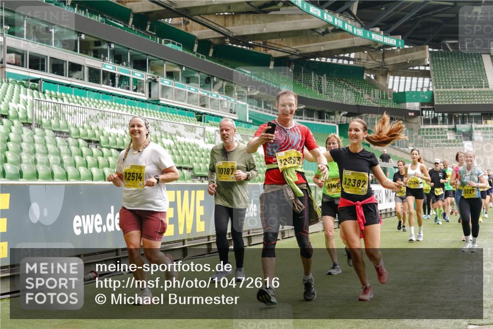13.09.2026 - 21. swb-Marathon Bremen Michael Burmester http://msf.ph/oto/10472616 13.09.2026 10:37:31 Laufen im Stadion 10090, 10091, 10092, 10150, 10153, 10154, 10160, 10186, 10187, 10190, 10198, 10205, 10237, 10251, 10257, 10272, 10273, 10274, 10275, 10278, 10283, 10291, 10296, 10305, 10315, 10323, 10327, 10331, 10332, 10338, 10370, 10375, 10376, 10382, 10390, 10403, 10411, 10420, 10429, 10432, 10439, 10444, 10465, 10488, 10497, 10500, 10516, 10531, 10560, 10569, 10598, 10607, 10613, 10633, 10647, 10648, 10654, 10659, 10663, 10674, 10802, 10823 meine-sportfotos.de