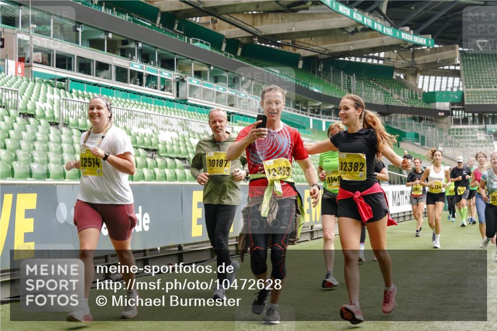 13.09.2026 - 21. swb-Marathon Bremen Michael Burmester http://msf.ph/oto/10472628 13.09.2026 10:37:31 Laufen im Stadion 10090, 10091, 10092, 10150, 10153, 10154, 10160, 10186, 10187, 10190, 10198, 10205, 10237, 10251, 10257, 10272, 10273, 10274, 10275, 10278, 10283, 10291, 10296, 10305, 10315, 10323, 10327, 10331, 10332, 10338, 10370, 10375, 10376, 10382, 10390, 10403, 10411, 10420, 10429, 10432, 10439, 10444, 10465, 10488, 10497, 10500, 10516, 10531, 10560, 10569, 10598, 10607, 10613, 10633, 10647, 10648, 10654, 10659, 10663, 10674, 10802, 10823 meine-sportfotos.de