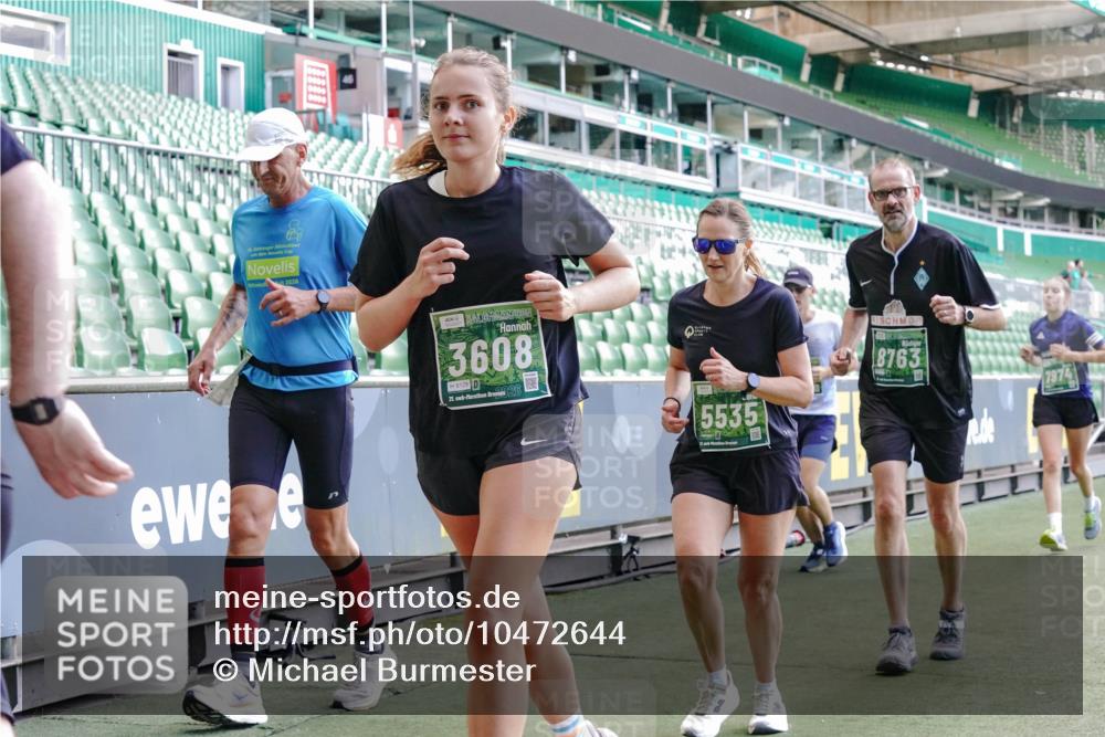 13.09.2026 - 21. swb-Marathon Bremen Michael Burmester http://msf.ph/oto/10472644 13.09.2026 13:15:14 Laufen im Stadion 143, 263, 266, 300, 414, 460, 598, 612, 631, 653, 768, 956, 1008, 1047, 1392, 1408, 1573, 1818, 1819, 1874, 2013, 2024, 2218, 2233, 2235, 2314, 2359, 2385, 2386, 2412, 2466, 2468, 2484, 2494, 2521, 2540, 2564, 2667, 2678, 2690, 2691, 2693, 2737, 2760, 2783, 2829, 2838, 2859, 2861, 2865, 2874, 2887, 2958, 2978, 3001, 3075, 3111, 3157, 3165, 3185, 3237, 3265, 3304, 3355, 3378, 3382, 3405, 3428, 3486, 3512, 3653, 3661, 3670, 3680, 3829, 4034, 4080, 4306, 703 meine-sportfotos.de