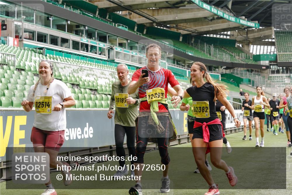 13.09.2026 - 21. swb-Marathon Bremen Michael Burmester http://msf.ph/oto/10472650 13.09.2026 10:37:31 Laufen im Stadion 10090, 10091, 10092, 10150, 10153, 10154, 10160, 10186, 10187, 10190, 10198, 10205, 10237, 10251, 10257, 10272, 10273, 10274, 10275, 10278, 10283, 10291, 10296, 10305, 10315, 10323, 10327, 10331, 10332, 10338, 10370, 10375, 10376, 10382, 10390, 10403, 10411, 10420, 10429, 10432, 10439, 10444, 10465, 10488, 10497, 10500, 10516, 10531, 10560, 10569, 10598, 10607, 10613, 10633, 10647, 10648, 10654, 10659, 10663, 10674, 10802, 10823 meine-sportfotos.de