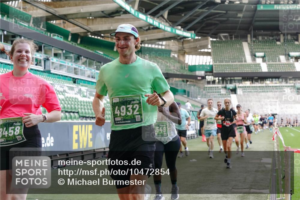 13.09.2026 - 21. swb-Marathon Bremen Michael Burmester http://msf.ph/oto/10472854 13.09.2026 13:15:19 Laufen im Stadion 143, 263, 266, 300, 414, 460, 598, 612, 653, 768, 956, 1008, 1047, 1392, 1408, 1573, 1818, 1819, 1874, 2013, 2024, 2218, 2233, 2235, 2314, 2359, 2385, 2386, 2412, 2466, 2468, 2484, 2494, 2521, 2564, 2667, 2678, 2690, 2691, 2698, 2737, 2760, 2783, 2829, 2838, 2859, 2861, 2865, 2874, 2887, 2958, 2978, 3001, 3075, 3157, 3165, 3185, 3237, 3265, 3331, 3355, 3378, 3382, 3405, 3428, 3486, 3512, 3653, 3661, 3670, 3680, 3829, 4034, 4080, 4306, 703 meine-sportfotos.de