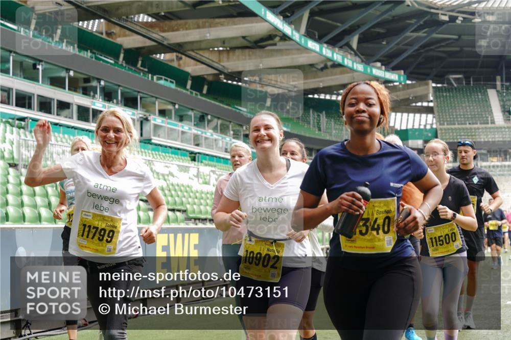 13.09.2026 - 21. swb-Marathon Bremen Michael Burmester http://msf.ph/oto/10473151 13.09.2026 10:37:45 Laufen im Stadion 10090, 10091, 10092, 10150, 10153, 10154, 10168, 10186, 10190, 10198, 10205, 10237, 10257, 10273, 10274, 10278, 10283, 10296, 10305, 10315, 10323, 10327, 10331, 10332, 10338, 10370, 10375, 10376, 10390, 10403, 10411, 10429, 10432, 10444, 10465, 10488, 10497, 10500, 10516, 10526, 10531, 10569, 10598, 10613, 10633, 10645, 10647, 10648, 10654, 10659, 10661, 10663, 10674, 10681, 10682, 10695, 10697, 10802, 10823 meine-sportfotos.de