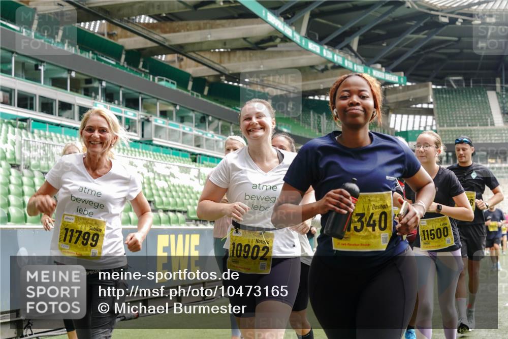 13.09.2026 - 21. swb-Marathon Bremen Michael Burmester http://msf.ph/oto/10473165 13.09.2026 10:37:45 Laufen im Stadion 10090, 10091, 10092, 10150, 10153, 10154, 10168, 10186, 10190, 10198, 10205, 10237, 10257, 10273, 10274, 10278, 10283, 10296, 10305, 10315, 10323, 10327, 10331, 10332, 10338, 10370, 10375, 10376, 10390, 10403, 10411, 10429, 10432, 10444, 10465, 10488, 10497, 10500, 10516, 10526, 10531, 10569, 10598, 10613, 10633, 10645, 10647, 10648, 10654, 10659, 10661, 10663, 10674, 10681, 10682, 10695, 10697, 10802, 10823 meine-sportfotos.de
