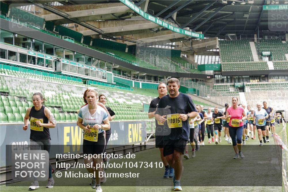 13.09.2026 - 21. swb-Marathon Bremen Michael Burmester http://msf.ph/oto/10473410 13.09.2026 10:37:52 Laufen im Stadion 10090, 10091, 10092, 10150, 10153, 10154, 10168, 10186, 10188, 10190, 10198, 10205, 10237, 10257, 10259, 10260, 10273, 10274, 10283, 10296, 10305, 10315, 10323, 10327, 10331, 10332, 10370, 10375, 10376, 10390, 10411, 10429, 10432, 10444, 10465, 10488, 10497, 10500, 10516, 10526, 10531, 10598, 10613, 10633, 10645, 10647, 10648, 10654, 10659, 10661, 10663, 10674, 10681, 10682, 10695, 10697, 10802, 10823 meine-sportfotos.de