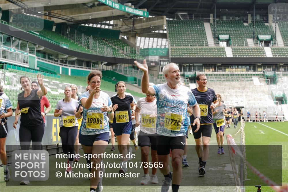13.09.2026 - 21. swb-Marathon Bremen Michael Burmester http://msf.ph/oto/10473565 13.09.2026 10:37:57 Laufen im Stadion 10090, 10091, 10092, 10150, 10153, 10154, 10168, 10186, 10188, 10190, 10198, 10205, 10237, 10257, 10259, 10260, 10273, 10274, 10283, 10296, 10305, 10315, 10323, 10327, 10331, 10332, 10370, 10375, 10376, 10390, 10429, 10432, 10444, 10465, 10488, 10497, 10500, 10516, 10526, 10598, 10613, 10633, 10645, 10647, 10648, 10654, 10659, 10661, 10663, 10674, 10681, 10682, 10695, 10697, 10802, 10823 meine-sportfotos.de