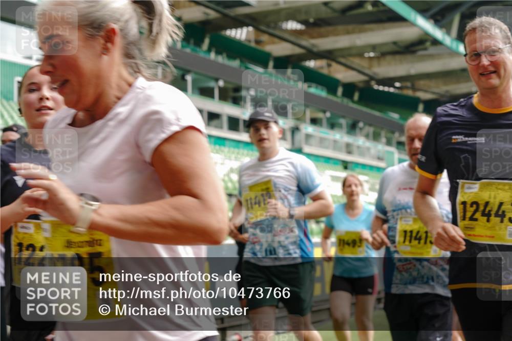 13.09.2026 - 21. swb-Marathon Bremen Michael Burmester http://msf.ph/oto/10473766 13.09.2026 10:38:01 Laufen im Stadion 10090, 10091, 10092, 10150, 10153, 10154, 10168, 10186, 10188, 10190, 10198, 10205, 10237, 10257, 10259, 10260, 10273, 10274, 10283, 10296, 10305, 10315, 10323, 10327, 10331, 10332, 10370, 10375, 10376, 10390, 10432, 10444, 10465, 10488, 10497, 10500, 10516, 10526, 10598, 10613, 10633, 10645, 10647, 10648, 10654, 10659, 10661, 10663, 10674, 10681, 10682, 10695, 10697, 10802, 10823 meine-sportfotos.de