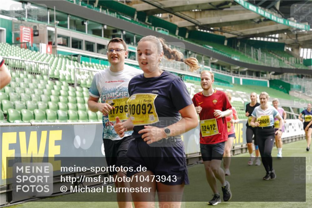 13.09.2026 - 21. swb-Marathon Bremen Michael Burmester http://msf.ph/oto/10473943 13.09.2026 10:38:08 Laufen im Stadion 10090, 10091, 10092, 10150, 10153, 10154, 10168, 10186, 10188, 10190, 10198, 10205, 10237, 10259, 10260, 10273, 10274, 10283, 10296, 10305, 10315, 10323, 10327, 10331, 10332, 10370, 10375, 10376, 10432, 10444, 10465, 10488, 10497, 10500, 10516, 10526, 10598, 10613, 10630, 10633, 10645, 10647, 10648, 10654, 10659, 10661, 10663, 10674, 10681, 10682, 10695, 10697, 10802, 10823 meine-sportfotos.de