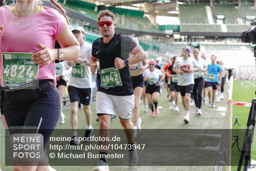 13.09.2026 - 21. swb-Marathon Bremen Michael Burmester http://msf.ph/oto/10473947 13.09.2026 13:15:48 Laufen im Stadion 143, 153, 231, 263, 266, 300, 414, 598, 612, 653, 1008, 1047, 1185, 1312, 1465, 1539, 1818, 1819, 1874, 2013, 2218, 2235, 2314, 2351, 2359, 2363, 2385, 2386, 2466, 2468, 2484, 2494, 2579, 2664, 2667, 2678, 2690, 2691, 2698, 2737, 2760, 2778, 2783, 2799, 2838, 2846, 2859, 2861, 2865, 2874, 2958, 2974, 2978, 3001, 3075, 3133, 3157, 3165, 3185, 3237, 3265, 3331, 3355, 3382, 3387, 3486, 3512, 3670, 3680, 3829, 4034, 4080, 4306, 703 meine-sportfotos.de