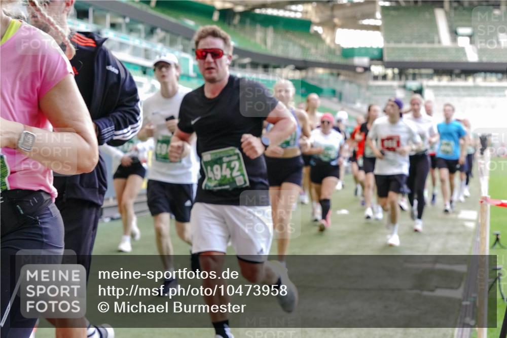 13.09.2026 - 21. swb-Marathon Bremen Michael Burmester http://msf.ph/oto/10473958 13.09.2026 13:15:48 Laufen im Stadion 143, 153, 231, 263, 266, 300, 414, 598, 612, 653, 1008, 1047, 1185, 1312, 1465, 1539, 1818, 1819, 1874, 2013, 2218, 2235, 2314, 2351, 2359, 2363, 2385, 2386, 2466, 2468, 2484, 2494, 2579, 2664, 2667, 2678, 2690, 2691, 2698, 2737, 2760, 2778, 2783, 2799, 2838, 2846, 2859, 2861, 2865, 2874, 2958, 2974, 2978, 3001, 3075, 3133, 3157, 3165, 3185, 3237, 3265, 3331, 3355, 3382, 3387, 3486, 3512, 3670, 3680, 3829, 4034, 4080, 4306, 703 meine-sportfotos.de