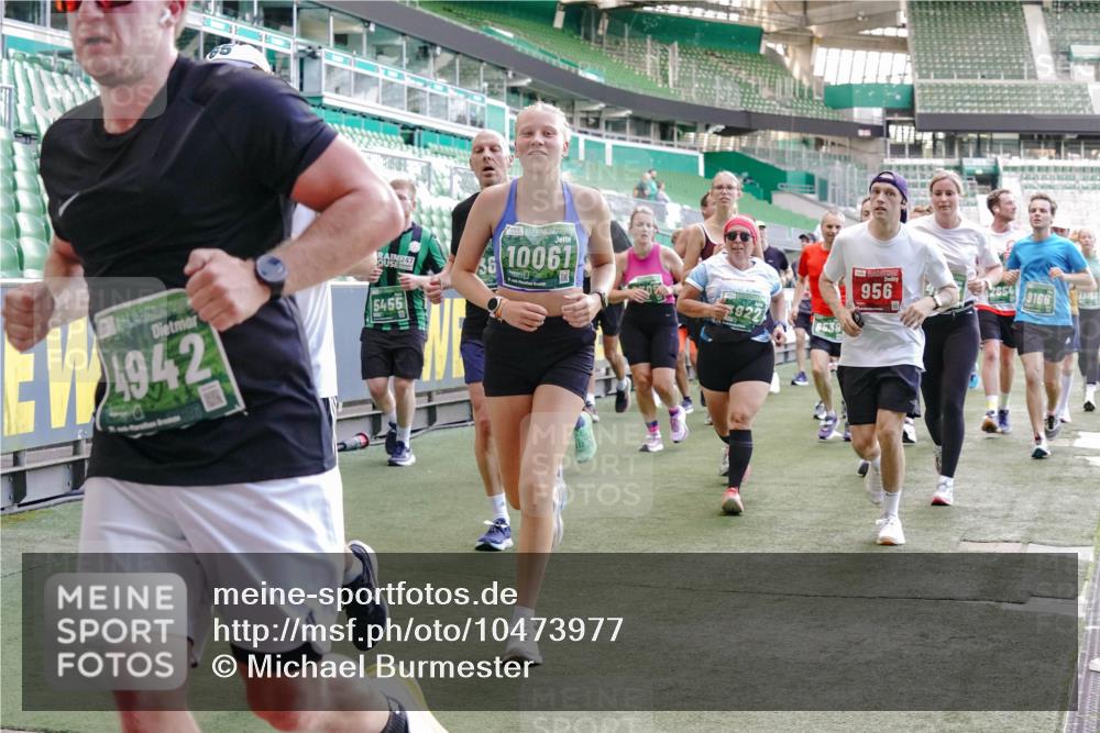13.09.2026 - 21. swb-Marathon Bremen Michael Burmester http://msf.ph/oto/10473977 13.09.2026 13:15:49 Laufen im Stadion 143, 153, 231, 263, 266, 300, 414, 598, 612, 653, 990, 1008, 1047, 1185, 1312, 1465, 1539, 1818, 1819, 1874, 2013, 2218, 2235, 2314, 2351, 2359, 2363, 2385, 2386, 2466, 2468, 2484, 2494, 2579, 2664, 2667, 2678, 2690, 2691, 2698, 2737, 2760, 2778, 2783, 2799, 2838, 2846, 2859, 2861, 2865, 2874, 2958, 2974, 2978, 3001, 3075, 3133, 3157, 3165, 3185, 3237, 3265, 3331, 3355, 3382, 3387, 3486, 3501, 3512, 3670, 3680, 3829, 4034, 4080, 4306, 703 meine-sportfotos.de