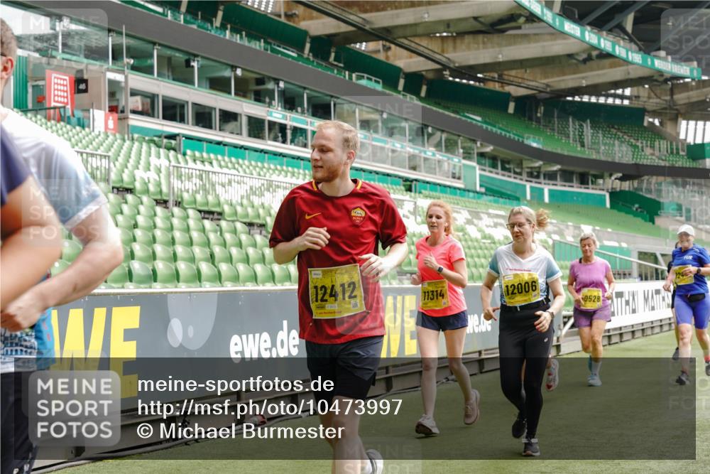 13.09.2026 - 21. swb-Marathon Bremen Michael Burmester http://msf.ph/oto/10473997 13.09.2026 10:38:09 Laufen im Stadion 10090, 10091, 10092, 10150, 10153, 10154, 10168, 10186, 10188, 10190, 10198, 10205, 10237, 10259, 10260, 10273, 10274, 10283, 10296, 10305, 10315, 10323, 10327, 10331, 10332, 10370, 10375, 10376, 10432, 10444, 10465, 10488, 10497, 10500, 10516, 10526, 10595, 10598, 10613, 10630, 10633, 10645, 10647, 10648, 10654, 10659, 10661, 10663, 10674, 10681, 10682, 10695, 10697, 10802, 10823 meine-sportfotos.de