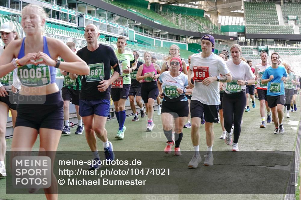 13.09.2026 - 21. swb-Marathon Bremen Michael Burmester http://msf.ph/oto/10474021 13.09.2026 13:15:50 Laufen im Stadion 143, 153, 231, 263, 266, 300, 414, 598, 612, 653, 990, 1008, 1047, 1185, 1312, 1465, 1539, 1818, 1819, 1874, 2013, 2218, 2235, 2314, 2351, 2359, 2363, 2385, 2386, 2466, 2468, 2484, 2494, 2579, 2664, 2667, 2678, 2690, 2691, 2698, 2737, 2760, 2778, 2783, 2799, 2838, 2846, 2859, 2861, 2865, 2874, 2958, 2974, 2978, 3001, 3075, 3133, 3157, 3165, 3185, 3237, 3265, 3331, 3355, 3382, 3387, 3486, 3501, 3512, 3670, 3680, 3829, 4034, 4080, 4306, 703 meine-sportfotos.de