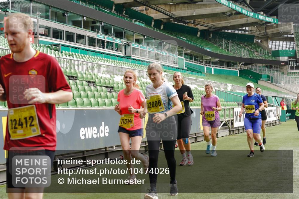 13.09.2026 - 21. swb-Marathon Bremen Michael Burmester http://msf.ph/oto/10474026 13.09.2026 10:38:10 Laufen im Stadion 10090, 10091, 10092, 10150, 10153, 10154, 10168, 10186, 10188, 10190, 10198, 10205, 10237, 10259, 10260, 10273, 10274, 10283, 10296, 10305, 10315, 10323, 10327, 10331, 10332, 10370, 10375, 10376, 10432, 10444, 10465, 10488, 10497, 10500, 10516, 10526, 10595, 10598, 10613, 10630, 10633, 10645, 10647, 10648, 10654, 10659, 10661, 10663, 10674, 10681, 10682, 10695, 10697, 10802, 10823 meine-sportfotos.de