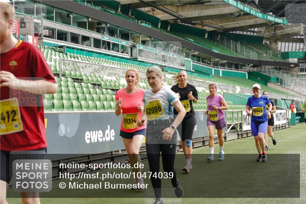 13.09.2026 - 21. swb-Marathon Bremen Michael Burmester http://msf.ph/oto/10474039 13.09.2026 10:38:10 Laufen im Stadion 10090, 10091, 10092, 10150, 10153, 10154, 10168, 10186, 10188, 10190, 10198, 10205, 10237, 10259, 10260, 10273, 10274, 10283, 10296, 10305, 10315, 10323, 10327, 10331, 10332, 10370, 10375, 10376, 10432, 10444, 10465, 10488, 10497, 10500, 10516, 10526, 10595, 10598, 10613, 10630, 10633, 10645, 10647, 10648, 10654, 10659, 10661, 10663, 10674, 10681, 10682, 10695, 10697, 10802, 10823 meine-sportfotos.de