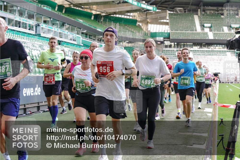 13.09.2026 - 21. swb-Marathon Bremen Michael Burmester http://msf.ph/oto/10474070 13.09.2026 13:15:51 Laufen im Stadion 143, 153, 231, 263, 266, 300, 414, 598, 612, 653, 990, 1008, 1047, 1185, 1312, 1465, 1539, 1818, 1819, 1874, 2013, 2218, 2235, 2259, 2314, 2351, 2359, 2363, 2385, 2386, 2466, 2468, 2484, 2494, 2579, 2664, 2667, 2678, 2690, 2691, 2698, 2737, 2760, 2778, 2783, 2799, 2838, 2846, 2859, 2861, 2865, 2874, 2958, 2974, 2978, 2996, 3001, 3075, 3133, 3157, 3165, 3185, 3237, 3265, 3331, 3355, 3382, 3387, 3486, 3501, 3512, 3670, 3680, 3829, 4034, 4080, 4306, 703 meine-sportfotos.de