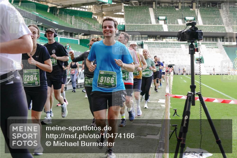 13.09.2026 - 21. swb-Marathon Bremen Michael Burmester http://msf.ph/oto/10474166 13.09.2026 13:15:52 Laufen im Stadion 143, 153, 231, 263, 266, 300, 414, 598, 612, 653, 990, 1008, 1047, 1185, 1312, 1465, 1539, 1818, 1874, 2013, 2218, 2235, 2259, 2314, 2351, 2359, 2363, 2385, 2386, 2466, 2468, 2484, 2494, 2579, 2664, 2667, 2678, 2690, 2691, 2698, 2737, 2760, 2778, 2783, 2799, 2838, 2846, 2859, 2861, 2865, 2874, 2958, 2974, 2978, 2996, 3001, 3075, 3133, 3157, 3165, 3185, 3237, 3265, 3331, 3355, 3382, 3387, 3486, 3501, 3512, 3670, 3680, 3829, 4034, 4080, 4306, 703 meine-sportfotos.de