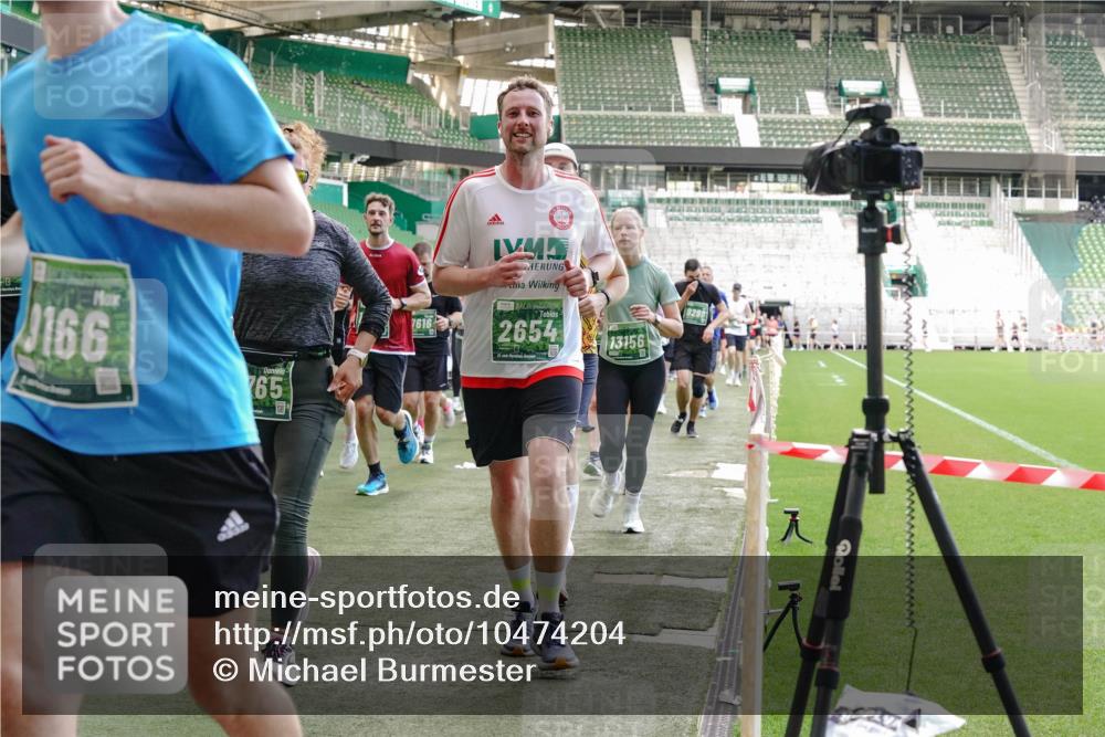 13.09.2026 - 21. swb-Marathon Bremen Michael Burmester http://msf.ph/oto/10474204 13.09.2026 13:15:53 Laufen im Stadion 143, 153, 231, 263, 266, 300, 414, 598, 612, 653, 990, 1008, 1047, 1185, 1312, 1465, 1539, 1874, 2013, 2218, 2235, 2259, 2314, 2351, 2359, 2363, 2385, 2386, 2466, 2468, 2484, 2494, 2579, 2664, 2667, 2678, 2690, 2691, 2698, 2737, 2760, 2778, 2783, 2799, 2838, 2846, 2859, 2861, 2865, 2874, 2958, 2974, 2978, 2996, 3001, 3075, 3133, 3157, 3165, 3185, 3237, 3265, 3331, 3355, 3382, 3387, 3486, 3501, 3512, 3670, 3680, 3829, 4034, 4080, 4306, 703 meine-sportfotos.de
