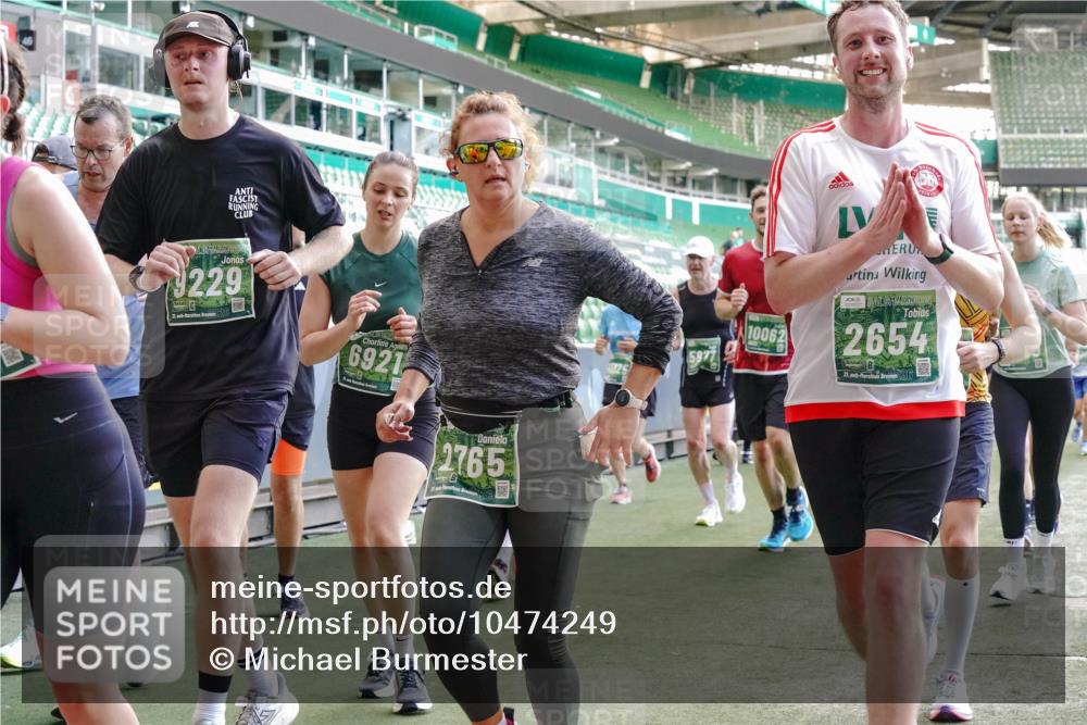 13.09.2026 - 21. swb-Marathon Bremen Michael Burmester http://msf.ph/oto/10474249 13.09.2026 13:15:54 Laufen im Stadion 143, 153, 231, 263, 266, 300, 414, 598, 612, 653, 990, 1008, 1047, 1185, 1312, 1465, 1539, 1874, 2013, 2218, 2235, 2259, 2314, 2351, 2359, 2363, 2385, 2386, 2466, 2468, 2484, 2494, 2579, 2664, 2667, 2678, 2690, 2691, 2698, 2737, 2760, 2778, 2783, 2799, 2838, 2846, 2859, 2861, 2865, 2874, 2958, 2974, 2978, 2996, 3001, 3075, 3133, 3157, 3165, 3185, 3237, 3265, 3331, 3355, 3382, 3387, 3486, 3501, 3512, 3670, 3680, 3829, 4034, 4080, 4306, 703 meine-sportfotos.de