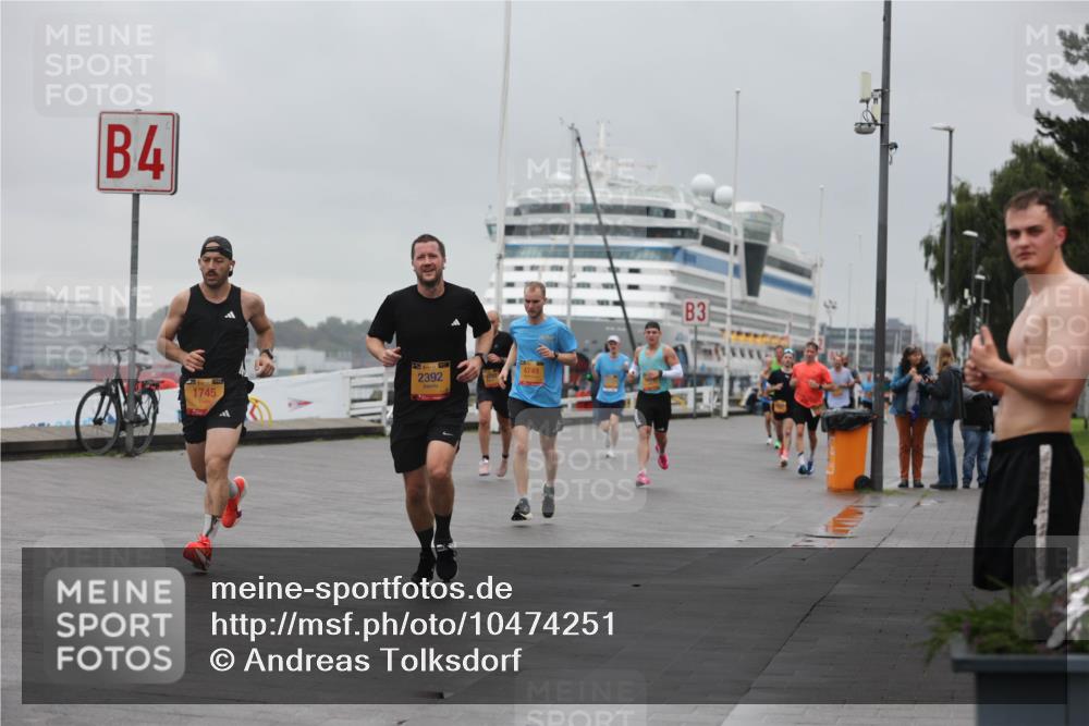 13.09.2026 - Kiel Lauf Andreas Tolksdorf http://msf.ph/oto/10474251 13.09.2026 11:45:37 Kiellinie 4, 1745, 39, 2392, 4749, 3 meine-sportfotos.de