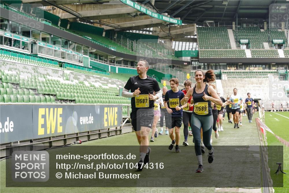 13.09.2026 - 21. swb-Marathon Bremen Michael Burmester http://msf.ph/oto/10474316 13.09.2026 10:38:16 Laufen im Stadion 10090, 10091, 10092, 10150, 10168, 10186, 10188, 10190, 10205, 10237, 10238, 10259, 10260, 10273, 10274, 10283, 10305, 10315, 10323, 10327, 10331, 10332, 10360, 10370, 10375, 10376, 10404, 10432, 10444, 10457, 10465, 10469, 10488, 10500, 10516, 10526, 10595, 10598, 10630, 10645, 10654, 10659, 10661, 10663, 10674, 10681, 10682, 10695, 10697, 10802, 10823 meine-sportfotos.de