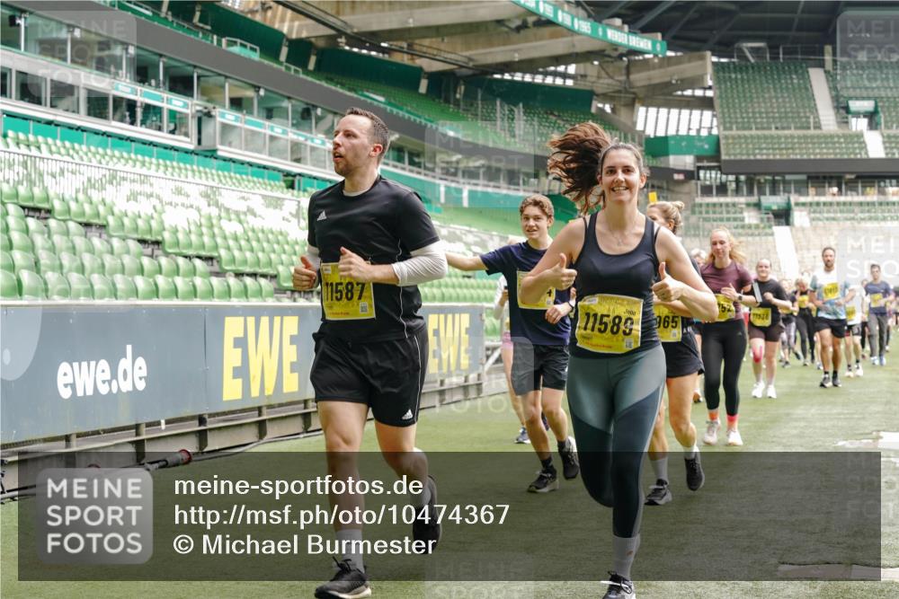 13.09.2026 - 21. swb-Marathon Bremen Michael Burmester http://msf.ph/oto/10474367 13.09.2026 10:38:18 Laufen im Stadion 10090, 10091, 10150, 10168, 10186, 10188, 10190, 10205, 10238, 10259, 10260, 10273, 10274, 10283, 10305, 10315, 10323, 10327, 10331, 10332, 10360, 10364, 10370, 10375, 10376, 10404, 10432, 10444, 10457, 10465, 10469, 10488, 10500, 10516, 10526, 10595, 10598, 10630, 10645, 10654, 10659, 10661, 10663, 10674, 10681, 10682, 10695, 10697, 10802, 10823 meine-sportfotos.de