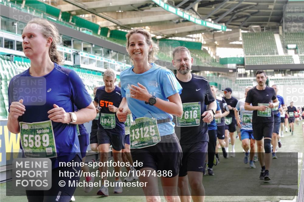 13.09.2026 - 21. swb-Marathon Bremen Michael Burmester http://msf.ph/oto/10474386 13.09.2026 13:15:58 Laufen im Stadion 134, 143, 153, 231, 263, 266, 271, 300, 414, 598, 612, 653, 990, 1047, 1185, 1312, 1465, 1539, 1825, 1874, 2013, 2218, 2235, 2259, 2351, 2359, 2363, 2385, 2386, 2466, 2468, 2484, 2494, 2562, 2579, 2664, 2667, 2678, 2690, 2691, 2698, 2737, 2760, 2778, 2783, 2799, 2838, 2846, 2859, 2861, 2865, 2874, 2958, 2974, 2996, 3001, 3075, 3133, 3157, 3165, 3185, 3237, 3265, 3331, 3355, 3366, 3382, 3387, 3486, 3501, 3512, 3670, 3680, 3829, 4034, 4080, 4306, 703 meine-sportfotos.de