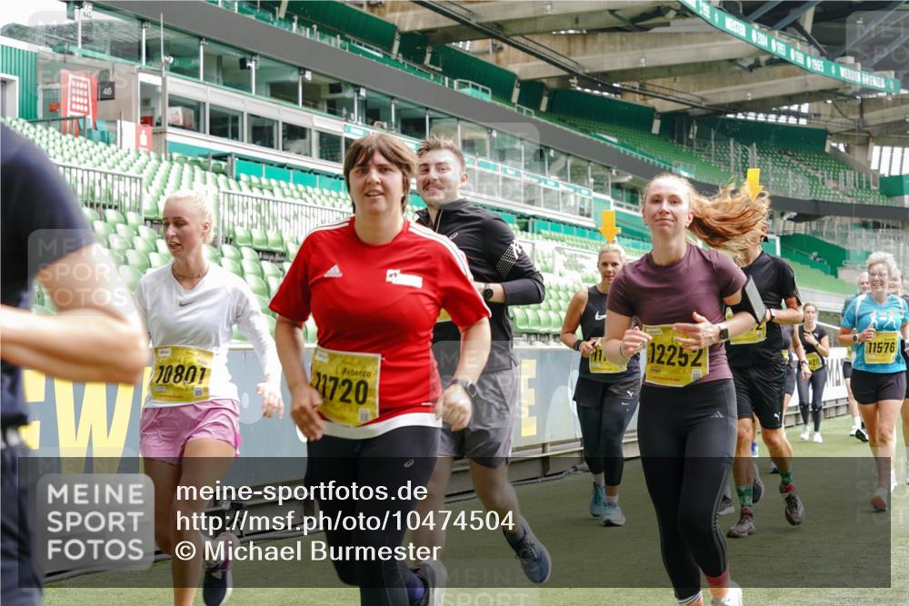 13.09.2026 - 21. swb-Marathon Bremen Michael Burmester http://msf.ph/oto/10474504 13.09.2026 10:38:21 Laufen im Stadion 10090, 10091, 10150, 10168, 10186, 10188, 10190, 10204, 10205, 10238, 10259, 10260, 10273, 10274, 10283, 10305, 10315, 10323, 10327, 10331, 10332, 10360, 10363, 10364, 10370, 10375, 10376, 10404, 10432, 10444, 10457, 10465, 10469, 10488, 10516, 10526, 10595, 10598, 10630, 10645, 10654, 10659, 10661, 10663, 10674, 10681, 10682, 10686, 10695, 10697, 10802, 10823 meine-sportfotos.de