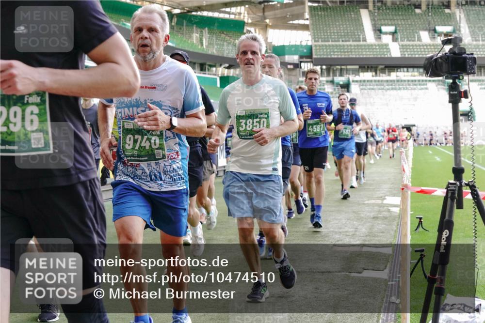 13.09.2026 - 21. swb-Marathon Bremen Michael Burmester http://msf.ph/oto/10474510 13.09.2026 13:16:01 Laufen im Stadion 134, 143, 153, 231, 263, 266, 271, 300, 414, 598, 612, 653, 990, 1047, 1185, 1312, 1465, 1539, 1825, 1874, 2013, 2218, 2235, 2259, 2351, 2359, 2363, 2381, 2385, 2386, 2466, 2468, 2484, 2494, 2562, 2579, 2664, 2667, 2678, 2690, 2691, 2698, 2737, 2760, 2778, 2783, 2797, 2799, 2846, 2859, 2861, 2865, 2874, 2958, 2974, 2996, 3001, 3075, 3133, 3157, 3165, 3185, 3237, 3265, 3331, 3355, 3366, 3382, 3387, 3486, 3501, 3512, 3670, 3680, 3829, 4034, 4080, 4306, 703 meine-sportfotos.de