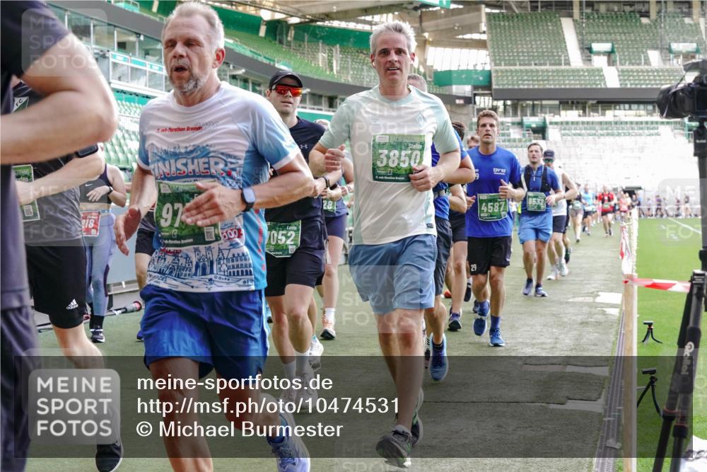 13.09.2026 - 21. swb-Marathon Bremen Michael Burmester http://msf.ph/oto/10474531 13.09.2026 13:16:01 Laufen im Stadion 134, 143, 153, 231, 263, 266, 271, 300, 414, 598, 612, 653, 990, 1047, 1185, 1312, 1465, 1539, 1825, 1874, 2013, 2218, 2235, 2259, 2351, 2359, 2363, 2381, 2385, 2386, 2466, 2468, 2484, 2494, 2562, 2579, 2664, 2667, 2678, 2690, 2691, 2698, 2737, 2760, 2778, 2783, 2797, 2799, 2846, 2859, 2861, 2865, 2874, 2958, 2974, 2996, 3001, 3075, 3133, 3157, 3165, 3185, 3237, 3265, 3331, 3355, 3366, 3382, 3387, 3486, 3501, 3512, 3670, 3680, 3829, 4034, 4080, 4306, 703 meine-sportfotos.de
