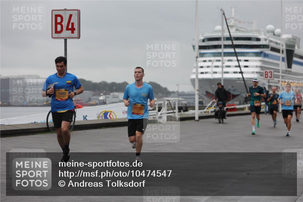13.09.2026 - Kiel Lauf Andreas Tolksdorf http://msf.ph/oto/10474547 13.09.2026 11:45:59 Kiellinie 4, 11, 392, 1642, 10728, 3 meine-sportfotos.de