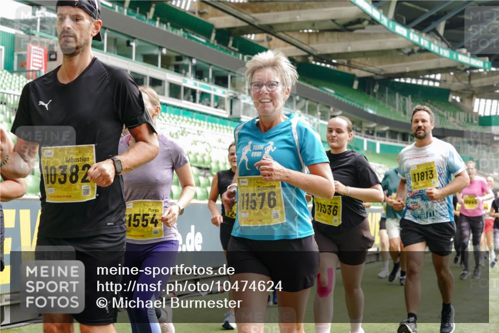 13.09.2026 - 21. swb-Marathon Bremen Michael Burmester http://msf.ph/oto/10474624 13.09.2026 10:38:24 Laufen im Stadion 10090, 10091, 10139, 10150, 10168, 10186, 10188, 10190, 10204, 10205, 10238, 10259, 10260, 10273, 10274, 10283, 10305, 10315, 10323, 10327, 10360, 10363, 10364, 10370, 10375, 10376, 10404, 10432, 10444, 10457, 10465, 10469, 10488, 10505, 10516, 10526, 10595, 10598, 10630, 10645, 10654, 10659, 10661, 10663, 10674, 10681, 10682, 10686, 10695, 10697, 10802, 10823 meine-sportfotos.de