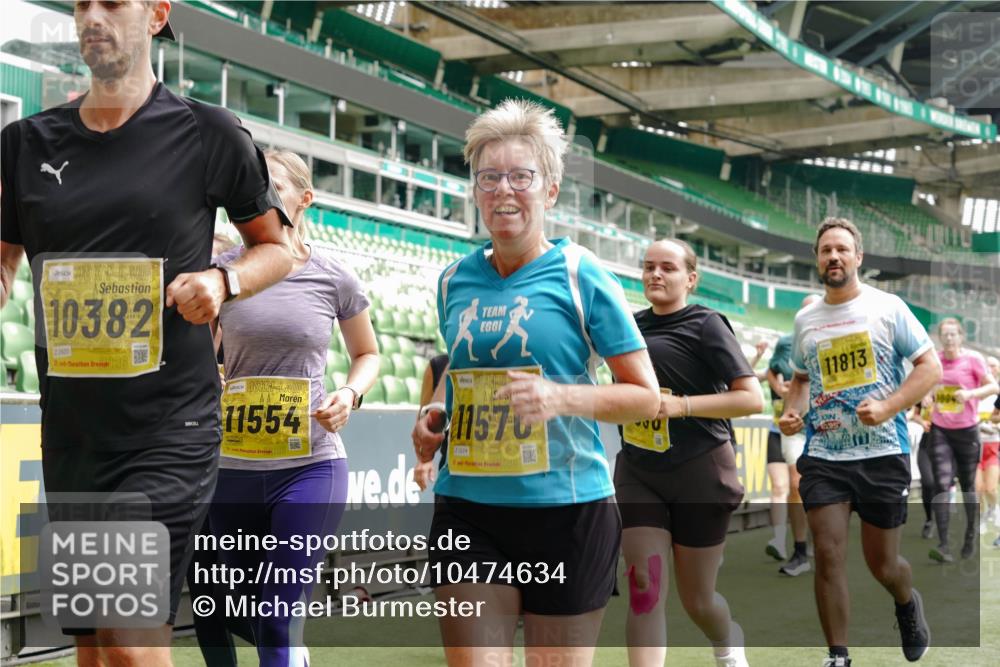 13.09.2026 - 21. swb-Marathon Bremen Michael Burmester http://msf.ph/oto/10474634 13.09.2026 10:38:24 Laufen im Stadion 10090, 10091, 10139, 10150, 10168, 10186, 10188, 10190, 10204, 10205, 10238, 10259, 10260, 10273, 10274, 10283, 10305, 10315, 10323, 10327, 10360, 10363, 10364, 10370, 10375, 10376, 10404, 10432, 10444, 10457, 10465, 10469, 10488, 10505, 10516, 10526, 10595, 10598, 10630, 10645, 10654, 10659, 10661, 10663, 10674, 10681, 10682, 10686, 10695, 10697, 10802, 10823 meine-sportfotos.de