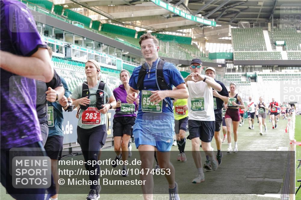 13.09.2026 - 21. swb-Marathon Bremen Michael Burmester http://msf.ph/oto/10474653 13.09.2026 13:16:06 Laufen im Stadion 134, 143, 153, 231, 263, 266, 267, 271, 300, 414, 598, 612, 653, 990, 1047, 1185, 1312, 1465, 1539, 1825, 1874, 1987, 2013, 2218, 2235, 2259, 2351, 2359, 2363, 2381, 2385, 2386, 2466, 2468, 2484, 2494, 2562, 2579, 2664, 2667, 2678, 2690, 2691, 2698, 2737, 2760, 2778, 2783, 2797, 2799, 2846, 2859, 2861, 2865, 2874, 2958, 2974, 2996, 3001, 3075, 3133, 3157, 3165, 3185, 3237, 3265, 3331, 3355, 3366, 3382, 3387, 3486, 3501, 3512, 3670, 3680, 3829, 4034, 4306, 703 meine-sportfotos.de
