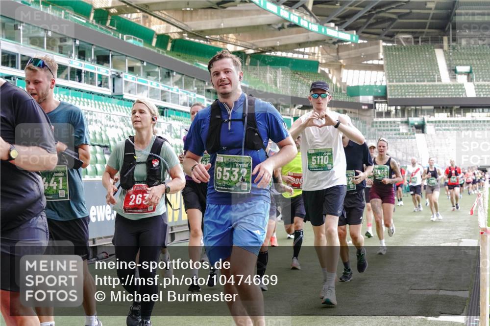 13.09.2026 - 21. swb-Marathon Bremen Michael Burmester http://msf.ph/oto/10474669 13.09.2026 13:16:06 Laufen im Stadion 134, 143, 153, 231, 263, 266, 267, 271, 300, 414, 598, 612, 653, 990, 1047, 1185, 1312, 1465, 1539, 1825, 1874, 1987, 2013, 2218, 2235, 2259, 2351, 2359, 2363, 2381, 2385, 2386, 2466, 2468, 2484, 2494, 2562, 2579, 2664, 2667, 2678, 2690, 2691, 2698, 2737, 2760, 2778, 2783, 2797, 2799, 2846, 2859, 2861, 2865, 2874, 2958, 2974, 2996, 3001, 3075, 3133, 3157, 3165, 3185, 3237, 3265, 3331, 3355, 3366, 3382, 3387, 3486, 3501, 3512, 3670, 3680, 3829, 4034, 4306, 703 meine-sportfotos.de