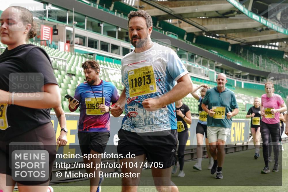 13.09.2026 - 21. swb-Marathon Bremen Michael Burmester http://msf.ph/oto/10474705 13.09.2026 10:38:26 Laufen im Stadion 10090, 10091, 10139, 10150, 10168, 10188, 10190, 10204, 10205, 10238, 10259, 10260, 10273, 10274, 10283, 10305, 10315, 10323, 10327, 10360, 10363, 10364, 10370, 10375, 10376, 10378, 10404, 10432, 10444, 10457, 10465, 10469, 10488, 10505, 10510, 10516, 10526, 10595, 10598, 10630, 10645, 10654, 10661, 10663, 10664, 10674, 10681, 10682, 10686, 10695, 10697, 10802, 10823 meine-sportfotos.de
