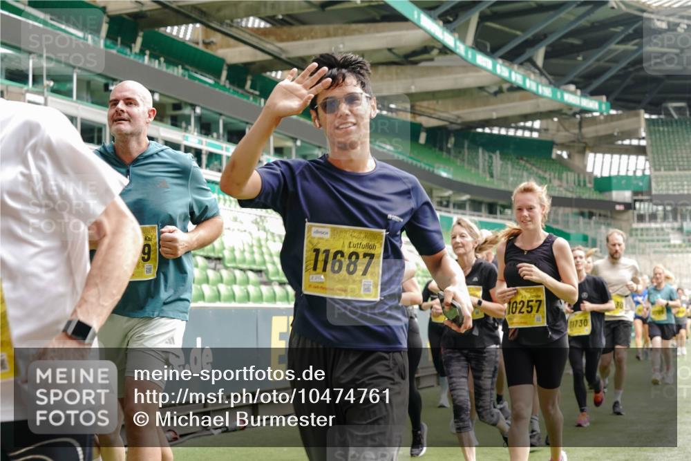 13.09.2026 - 21. swb-Marathon Bremen Michael Burmester http://msf.ph/oto/10474761 13.09.2026 10:38:28 Laufen im Stadion 10090, 10091, 10135, 10139, 10150, 10168, 10188, 10190, 10204, 10205, 10238, 10259, 10260, 10273, 10274, 10283, 10305, 10315, 10323, 10327, 10360, 10363, 10364, 10370, 10375, 10376, 10378, 10404, 10432, 10444, 10457, 10465, 10469, 10488, 10505, 10510, 10511, 10516, 10526, 10595, 10598, 10609, 10630, 10645, 10654, 10661, 10662, 10663, 10664, 10674, 10681, 10682, 10686, 10695, 10697, 10802, 10823 meine-sportfotos.de