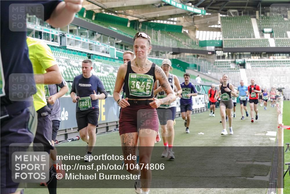13.09.2026 - 21. swb-Marathon Bremen Michael Burmester http://msf.ph/oto/10474806 13.09.2026 13:16:10 Laufen im Stadion 134, 143, 153, 231, 263, 266, 267, 271, 300, 414, 598, 612, 653, 990, 1047, 1185, 1312, 1465, 1539, 1825, 1874, 1987, 2013, 2218, 2235, 2259, 2351, 2359, 2363, 2381, 2385, 2386, 2466, 2468, 2484, 2562, 2579, 2664, 2667, 2678, 2690, 2691, 2698, 2737, 2760, 2778, 2783, 2797, 2799, 2821, 2846, 2859, 2861, 2865, 2874, 2958, 2974, 2996, 3001, 3075, 3133, 3157, 3165, 3185, 3213, 3237, 3265, 3331, 3355, 3366, 3382, 3387, 3486, 3501, 3512, 3670, 3680, 3829, 4034, 4306, 703 meine-sportfotos.de