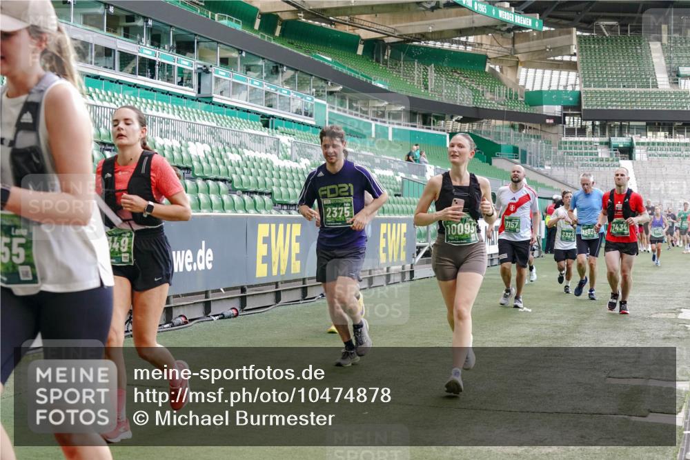 13.09.2026 - 21. swb-Marathon Bremen Michael Burmester http://msf.ph/oto/10474878 13.09.2026 13:16:12 Laufen im Stadion 134, 143, 153, 231, 263, 266, 267, 271, 300, 414, 598, 612, 653, 990, 1047, 1185, 1312, 1465, 1539, 1825, 1874, 1987, 2013, 2218, 2235, 2259, 2351, 2359, 2363, 2381, 2385, 2386, 2466, 2468, 2484, 2562, 2579, 2664, 2667, 2678, 2690, 2691, 2698, 2737, 2760, 2778, 2783, 2797, 2799, 2821, 2846, 2859, 2861, 2865, 2874, 2958, 2974, 2996, 3001, 3075, 3133, 3157, 3165, 3185, 3213, 3237, 3265, 3331, 3355, 3366, 3382, 3387, 3486, 3501, 3512, 3670, 3680, 3829, 4034, 4306, 703 meine-sportfotos.de