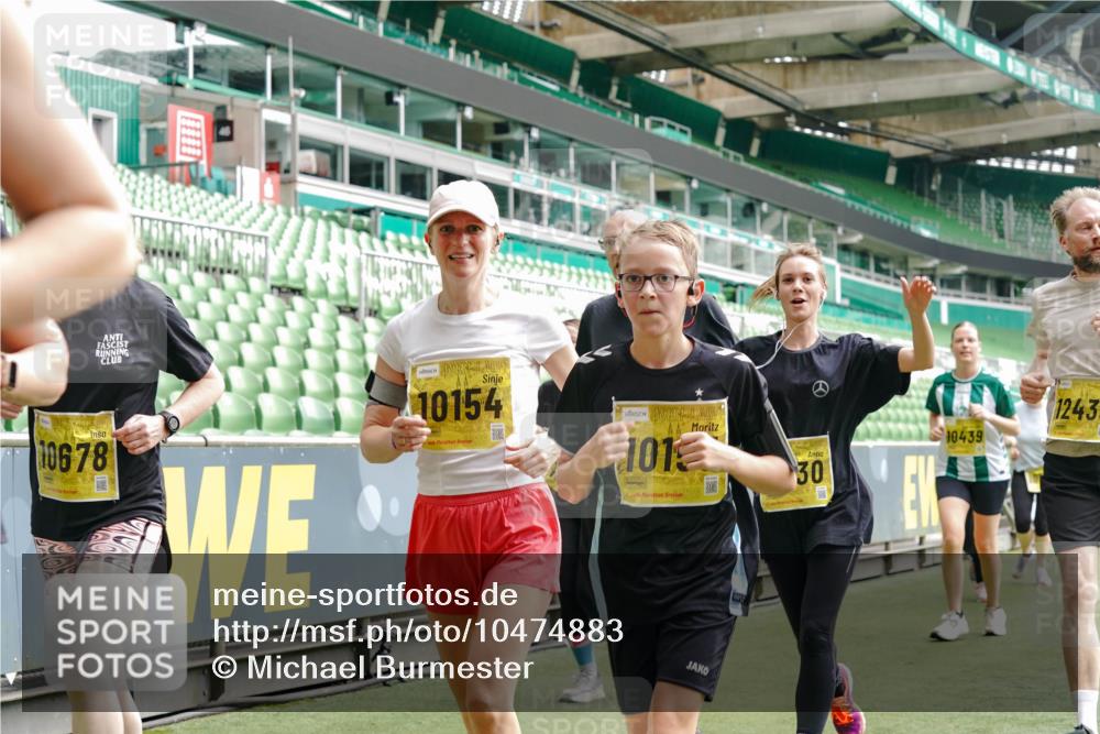 13.09.2026 - 21. swb-Marathon Bremen Michael Burmester http://msf.ph/oto/10474883 13.09.2026 10:38:30 Laufen im Stadion 10090, 10091, 10135, 10139, 10150, 10168, 10188, 10190, 10204, 10205, 10238, 10259, 10260, 10273, 10274, 10283, 10305, 10315, 10323, 10360, 10363, 10364, 10370, 10375, 10376, 10378, 10404, 10432, 10444, 10457, 10465, 10469, 10488, 10505, 10510, 10511, 10516, 10526, 10595, 10598, 10609, 10630, 10645, 10654, 10661, 10662, 10663, 10664, 10674, 10681, 10682, 10686, 10695, 10697, 10802, 10823 meine-sportfotos.de