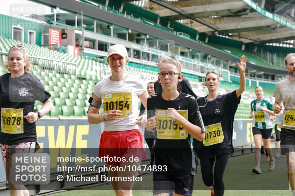 13.09.2026 - 21. swb-Marathon Bremen Michael Burmester http://msf.ph/oto/10474893 13.09.2026 10:38:30 Laufen im Stadion 10090, 10091, 10135, 10139, 10150, 10168, 10188, 10190, 10204, 10205, 10238, 10259, 10260, 10273, 10274, 10283, 10305, 10315, 10323, 10360, 10363, 10364, 10370, 10375, 10376, 10378, 10404, 10432, 10444, 10457, 10465, 10469, 10488, 10505, 10510, 10511, 10516, 10526, 10595, 10598, 10609, 10630, 10645, 10654, 10661, 10662, 10663, 10664, 10674, 10681, 10682, 10686, 10695, 10697, 10802, 10823 meine-sportfotos.de