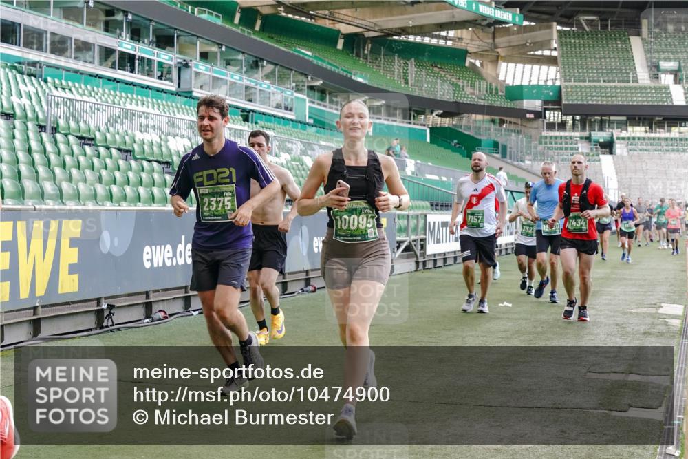 13.09.2026 - 21. swb-Marathon Bremen Michael Burmester http://msf.ph/oto/10474900 13.09.2026 13:16:13 Laufen im Stadion 134, 143, 153, 231, 263, 266, 267, 271, 300, 414, 598, 612, 653, 990, 1047, 1185, 1312, 1465, 1539, 1825, 1874, 1987, 2013, 2218, 2235, 2259, 2351, 2359, 2363, 2381, 2385, 2386, 2466, 2468, 2484, 2562, 2579, 2664, 2667, 2678, 2690, 2691, 2698, 2737, 2760, 2778, 2783, 2797, 2799, 2821, 2846, 2859, 2861, 2874, 2958, 2974, 2996, 3001, 3075, 3133, 3157, 3165, 3185, 3213, 3237, 3265, 3331, 3355, 3366, 3382, 3387, 3486, 3501, 3512, 3670, 3680, 3829, 4034, 4306, 703 meine-sportfotos.de