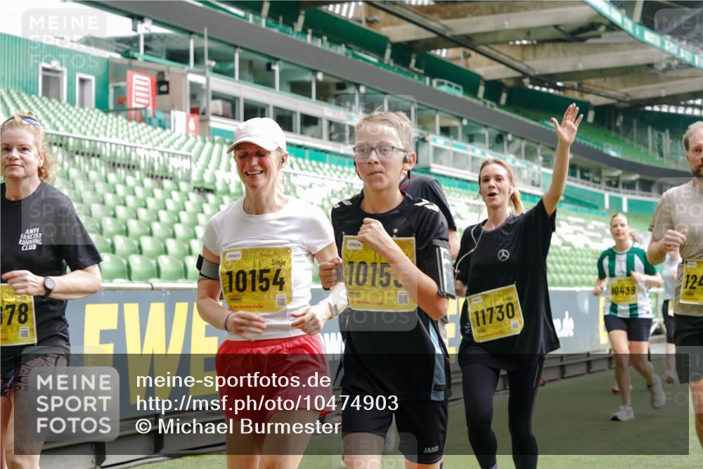 13.09.2026 - 21. swb-Marathon Bremen Michael Burmester http://msf.ph/oto/10474903 13.09.2026 10:38:31 Laufen im Stadion 10090, 10091, 10135, 10139, 10150, 10168, 10188, 10190, 10204, 10205, 10238, 10259, 10260, 10273, 10274, 10283, 10305, 10315, 10323, 10360, 10363, 10364, 10370, 10375, 10376, 10378, 10404, 10432, 10444, 10457, 10465, 10469, 10488, 10505, 10510, 10511, 10516, 10526, 10595, 10598, 10609, 10630, 10645, 10654, 10661, 10662, 10663, 10664, 10674, 10681, 10682, 10686, 10695, 10697, 10802, 10823 meine-sportfotos.de