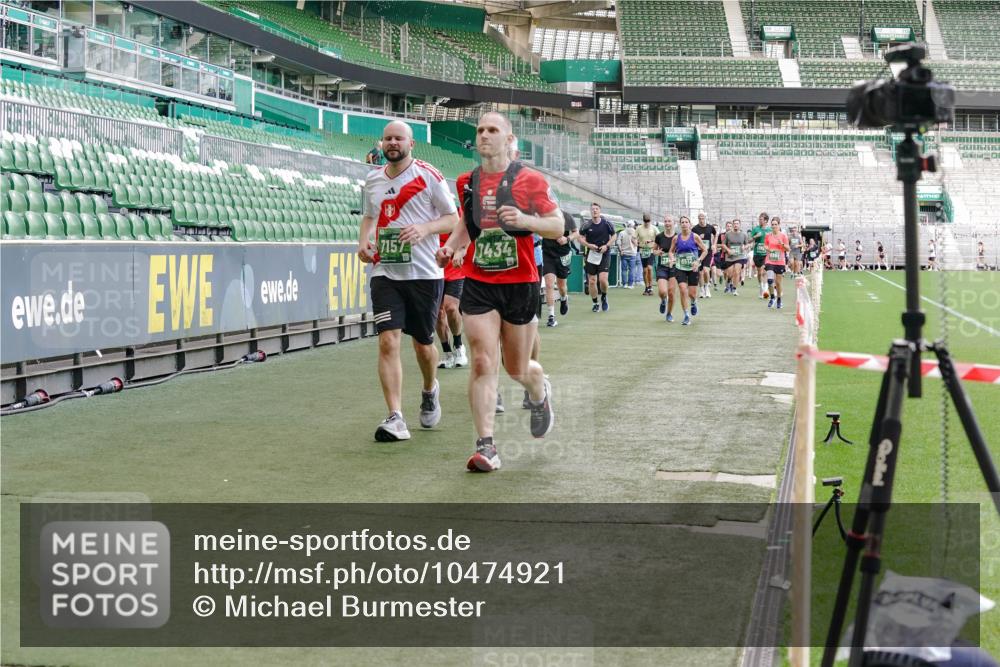 13.09.2026 - 21. swb-Marathon Bremen Michael Burmester http://msf.ph/oto/10474921 13.09.2026 13:16:14 Laufen im Stadion 134, 143, 153, 231, 263, 266, 267, 271, 300, 414, 449, 598, 612, 653, 990, 1047, 1185, 1312, 1465, 1539, 1825, 1874, 1987, 2013, 2218, 2235, 2259, 2351, 2359, 2363, 2381, 2385, 2386, 2466, 2468, 2484, 2562, 2579, 2664, 2667, 2678, 2690, 2691, 2698, 2737, 2760, 2778, 2783, 2797, 2799, 2821, 2846, 2859, 2861, 2874, 2958, 2974, 2996, 3001, 3075, 3133, 3157, 3165, 3185, 3213, 3237, 3265, 3331, 3355, 3366, 3382, 3387, 3486, 3501, 3506, 3512, 3670, 3680, 3829, 4306, 703 meine-sportfotos.de