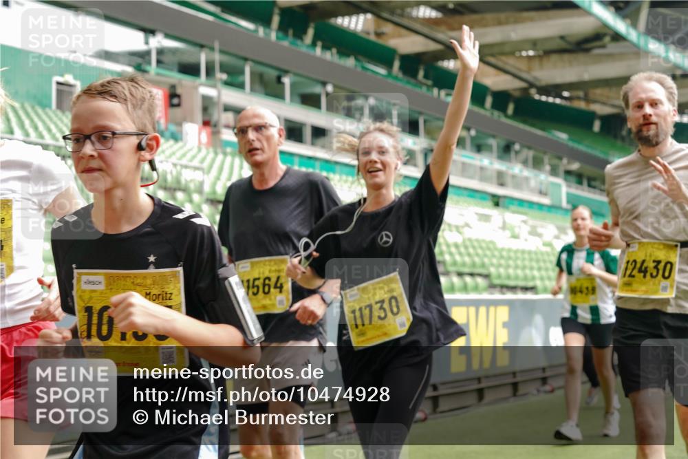 13.09.2026 - 21. swb-Marathon Bremen Michael Burmester http://msf.ph/oto/10474928 13.09.2026 10:38:31 Laufen im Stadion 10090, 10091, 10135, 10139, 10150, 10168, 10188, 10190, 10204, 10205, 10238, 10259, 10260, 10273, 10274, 10283, 10305, 10315, 10323, 10360, 10363, 10364, 10370, 10375, 10376, 10378, 10404, 10432, 10444, 10457, 10465, 10469, 10488, 10505, 10510, 10511, 10516, 10526, 10595, 10598, 10609, 10630, 10645, 10654, 10661, 10662, 10663, 10664, 10674, 10681, 10682, 10686, 10695, 10697, 10802, 10823 meine-sportfotos.de
