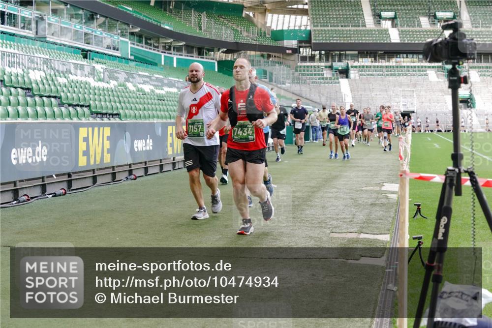 13.09.2026 - 21. swb-Marathon Bremen Michael Burmester http://msf.ph/oto/10474934 13.09.2026 13:16:15 Laufen im Stadion 134, 143, 153, 231, 263, 266, 267, 271, 300, 414, 449, 598, 612, 653, 990, 1047, 1185, 1312, 1465, 1539, 1825, 1874, 1987, 2013, 2218, 2235, 2259, 2351, 2359, 2363, 2381, 2385, 2386, 2466, 2468, 2484, 2562, 2579, 2664, 2667, 2678, 2690, 2691, 2698, 2737, 2760, 2778, 2783, 2797, 2799, 2821, 2846, 2859, 2861, 2874, 2958, 2974, 2996, 3001, 3075, 3133, 3157, 3165, 3185, 3213, 3237, 3265, 3331, 3355, 3366, 3382, 3387, 3486, 3501, 3506, 3512, 3670, 3829, 4306 meine-sportfotos.de